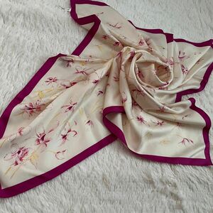 【Daikin Orchid】シルク100% スカーフ　花柄　白地ピンク　日本製
