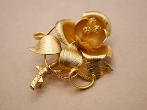 【3684】ゴールドカラー 花 ハナ はな ヴィンテージ ビンテージ ブローチ アクセサリー TIA