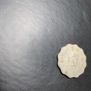 古銭 コイン アンティーク レトロ 国内 海外 日本 中国 韓国 英国 硬貨 金貨 記念幣 銀貨 記念硬貨 香港 1975の画像5