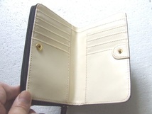 【訳あり】【値下げ】レディースワンポイントデザインがスタイリッシュな合成皮革二つ折り財布/ブラック_画像8