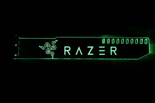 Razer グラフィックカードステー 4ピンRGB