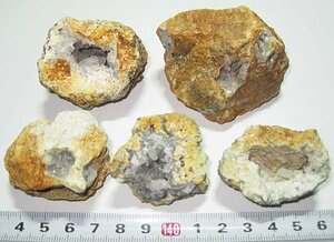 日本の鉱物　栃木県日光市鉛沢の球顆流紋岩中の水晶５個セット　約２７１ｇ