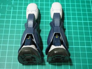 ☆AAJ34☆ジャンク★バンダイ MG 1/100 MS-05 旧型ザク（黒い三連星） 脚部のみ（トップコートあり） ジャンク部品取り 完成品