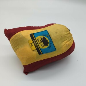 ハンモック コンパクト 持ち運び ナイロン アウトドア シュラフ キャンプ黄色 赤 一箇所 汚れ インドネシア バリ