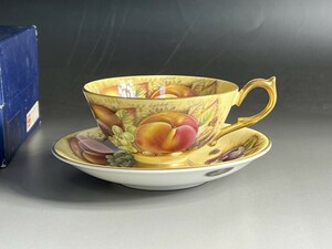 60516 Aynsley Aynsley cup & saucer o- tea -do Gold 1 customer box have 