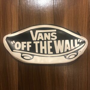 VANS OFF THE WALL バンズ スケボー型 ユニセックス ブラック ホワイト 白 黒 クラッチバッグ ポーチ