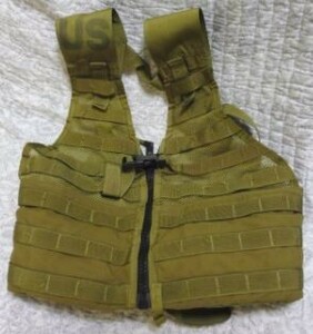 ★☆即決・米軍放出品・USED・ファイティング ベスト（ジッパー黒）・MOLLE コヨーテ☆★