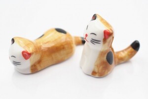 癒し系の猫の箸置き　陶器 　ネコグッズ 　2個組