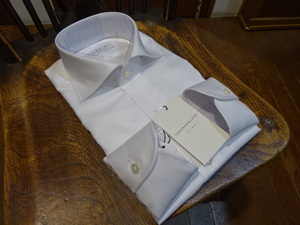 安い！新品　送料無料　トゥモローランド　定番の長袖　白シャツ　39