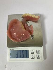  tooth . metal artificial tooth summarize gross weight approximately 37g..sk LAP Junk present condition goods 