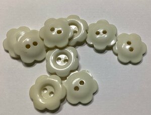 即決☆ボタン☆樹脂☆クリーム色☆径13ｍｍ☆30個☆G8