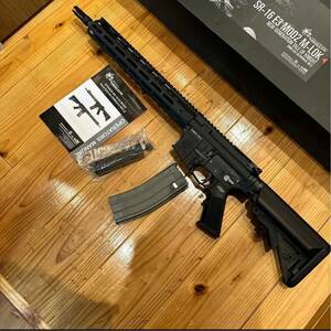 【未使用! 少し難あり】VFC SR-16 E3 MOD2 M-LOK 予備マガジン付き!