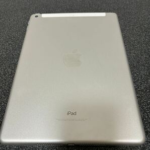 iPad 第六世代 32GB Wi-Fi + Cellularモデルシルバー の画像2