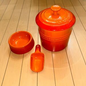 LE CREUSET ルクルーゼ ペットフード コンテナー スクープ付き & ペットボウル　セット