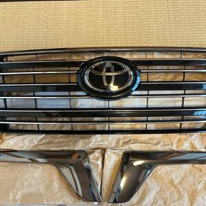 LandCruiser　LandCruiser200 Genuineオプション　スモークメッキGrille