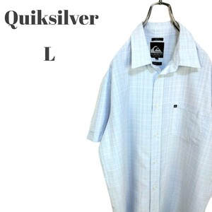 Quiksilver クイックシルバー 半袖シャツ ライトブルー チェック ロゴ入り胸ポケット付き メンズ Lサイズ