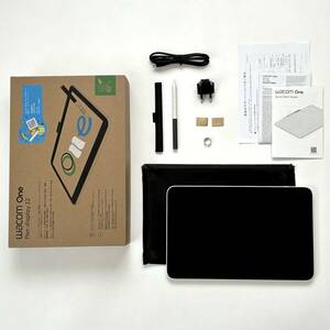 新品同様 国内正規品 Wacom One 液晶ペンタブレット 12インチ DTC121W0D ワコム 液タブ USB-Cケーブル スタンダードペン 付属