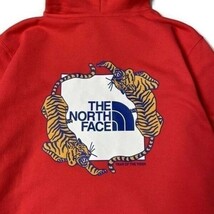 売切り【正規新品】THE NORTH FACE CNY PULLOVER HOODIE パーカー US限定 日本未発売 トラ ボックスロゴ 裏起毛 登山(S)赤 181130-33_画像4