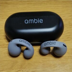 ambie　 TW-01 AMTW-01BC ブラック 　ケースカバー、socks　付き