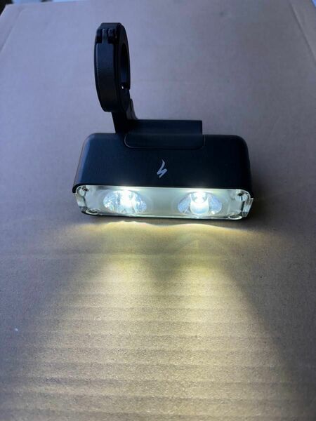 美品です　スペシャライズド　 LED ヘッドライト　flux1200 