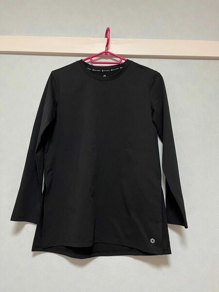 (美品)レディース　ゴルフ　アンダーシャツ　XSサイズ　ブラック　 長袖Tシャツ ロンT