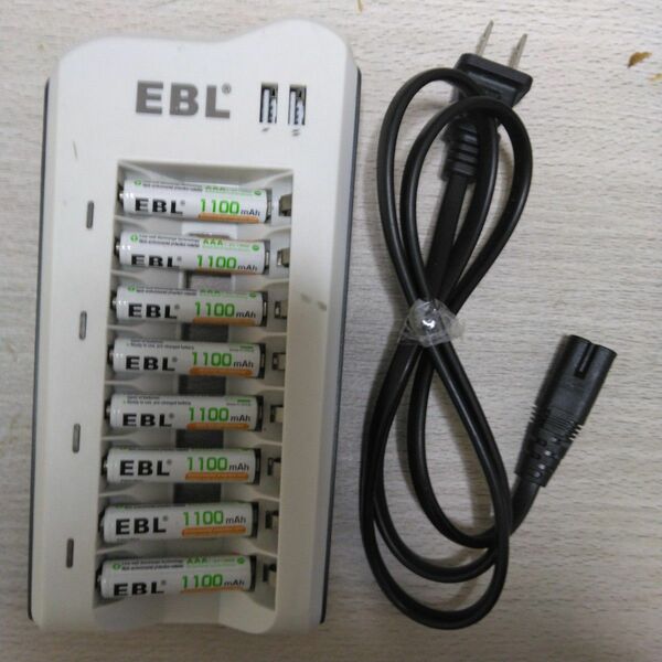 EBL単３.４急速充電器(単４充電池8本付)数回使用