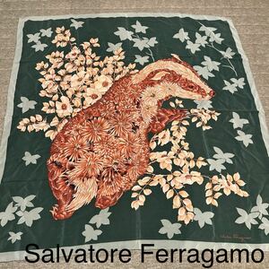 ♪♪⑤Salvatore Ferragamo サルヴァトーレ フェラガモ☆大判スカーフ☆花柄動物柄 グリーン系