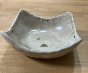 食器　 立体　16㎝　角皿　ボウル　ドクダミの白い花