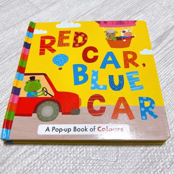 英語絵本　しかけ絵本　車絵本　red car blue car ハードカバー　洋書 pop up book of colours