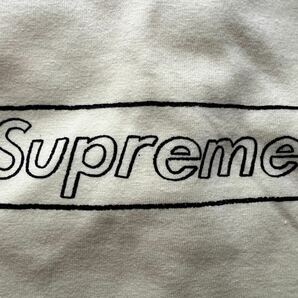 新品 Supreme シュプリーム Kaws Chalk Logo Tee Pale Yellow Mサイズ カウズ チョークロゴ ボックスロゴ Tシャツの画像4