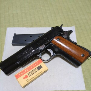 MGC製 コルトガバメント M1911 ABS樹脂製 木製グリップ、未発火カート６発ケース入、付 本体未発火