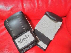  combative sports glove.S