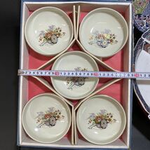 N 3558　新品[ 箱入 食器 13点まとめて ]　 HOYA 美濃焼 クリスタル 赤絵 大皿 金彩 花鳥 小皿 深鉢 大皿 平皿 大鉢 ガラス 保管品_画像4