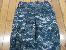 27-J ミリタリー サバゲー コンバット 米軍放出品 迷彩服 作業服 US NAVY ブルーデジカモ カーゴパンツ パンツ ズボン W約75〜㎝_画像2