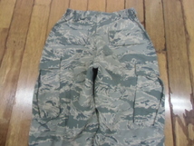 26-J ミリタリー サバゲー コンバット 米軍放出品 実物 迷彩服 作業服 AIR FORCE カーゴパンツ パンツ ズボン カモフラ W約71〜㎝_画像8