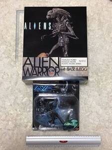 エイリアン ウォリアー&エッグ 1/9スケール プラスチックモデルとミクロマン エイリアン( クイーン)の2個セット