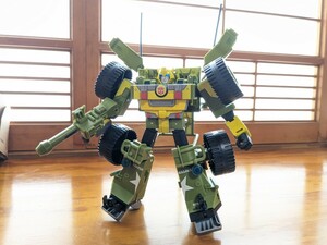 中古　トランスフォーマー　G.I.ジョー　バンブルビー　Transformers Collaborative: G.I. Joe Mash-Up, Bumblebee A.W.E. Striker & Lonzo