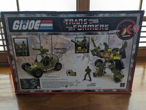 中古　トランスフォーマー　G.I.ジョー　バンブルビー　Transformers Collaborative: G.I. Joe Mash-Up, Bumblebee A.W.E. Striker & Lonzo_画像4