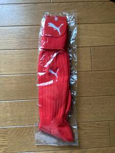 新品！プーマ　赤のサッカーソックス　19〜21cm