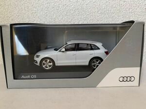 ◆未展示品！Audi 特注！1/43 初代アウディQ5 / Audi Q5 ホワイト