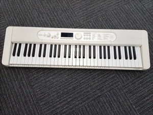 R キーボード CASIO カシオ 電子ピアノ LK-526 通電確認済み 動作未確認 ホワイト 鍵盤楽器 