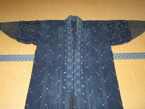 [ former times old cloth ] Meiji Taisho period about thick Indigo . hand woven tree cotton ..BORO. good put on hanten (.85.) *.. connection .*..* indigo *