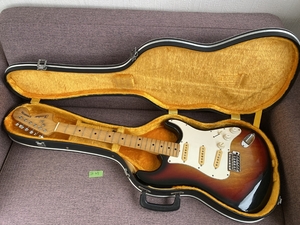 IK105 Fresher Strato модель гитара . звук выходит . переключатель . цветный . объем OK. с футляром 