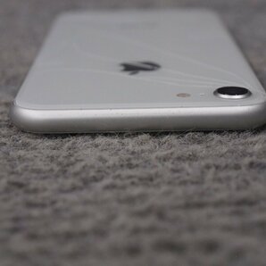 Apple iPhone8 MQ792J/A A1906 docomo 64GB バッテリー90% 背面割れ 動作品 ジャンク D50410の画像7