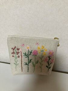 ハンドメイド 手刺繍 ミニポーチ　マチあり