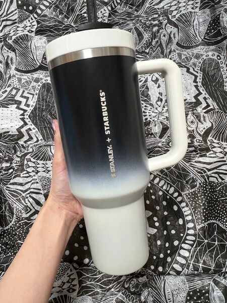 ラスト1 公式 完売 スターバックス タイ スタンレー 40oz グラデーション ブラック ホワイト 2トーン stanley