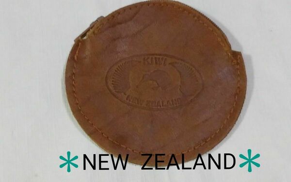 ◆【皮革製・小銭入れ♪】① 《 NEW　ZEALAND 土産 / KIWI柄 》　※未使用ですが、保管が悪く、表面に汚れ有り。