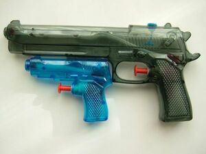 W water pistol . body type large small 1 collection black * blue 