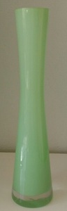 希少　上品な　昭和レトロ　 緑　乳白 複層 　ガラス　花瓶　高さ　200ｍｍ　補償付