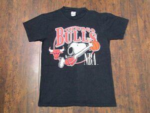 ブルズ　NBAスヌーピー　アメリカ製Tシャツ　サイズM　ATREX90年代